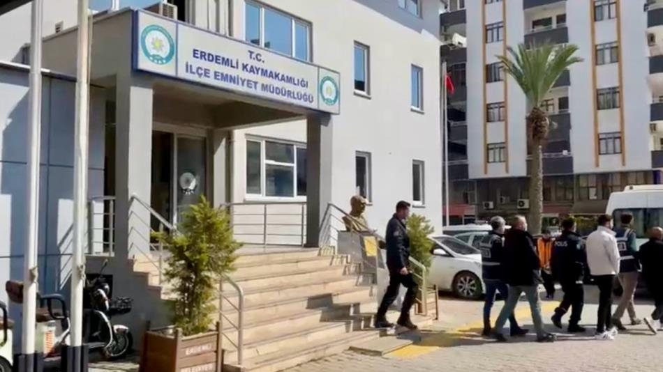 500 bin TL almaya geldiler polise yakalandılar: 5 tutuklama