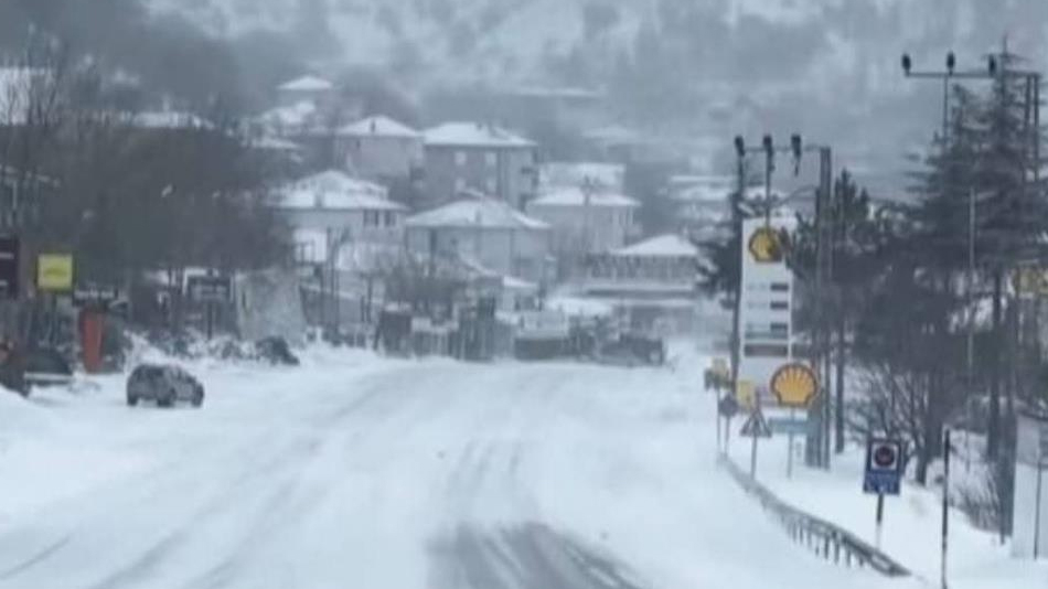 Kar ve tipi nedeniyle Sertavul geçidi ulaşıma kapatıldı