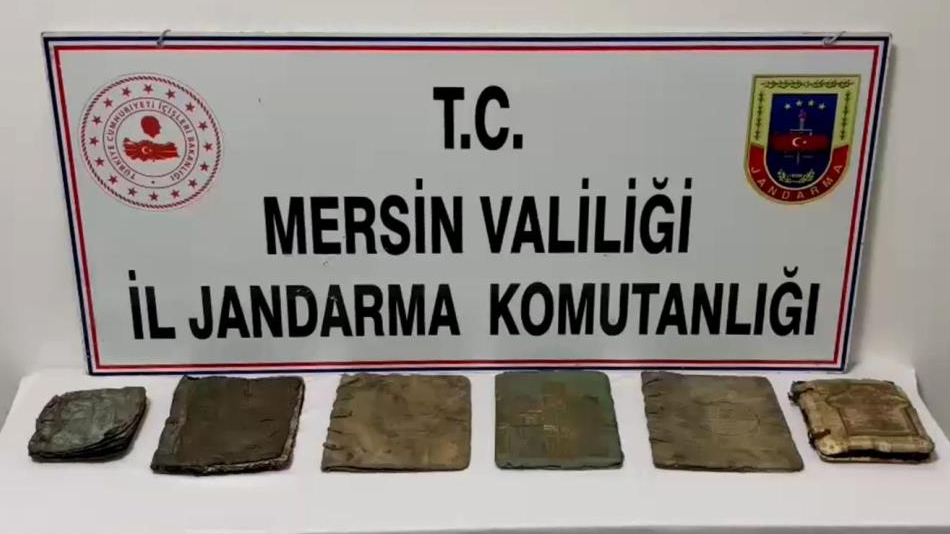 Mersin'de 6 adet tarihi el yazması kitap ele geçirildi: 3 gözaltı