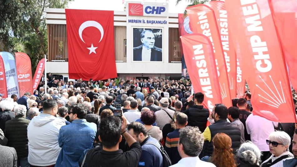 Mersin'de CHP'liler Ekrem İmamoğlu için toplandı