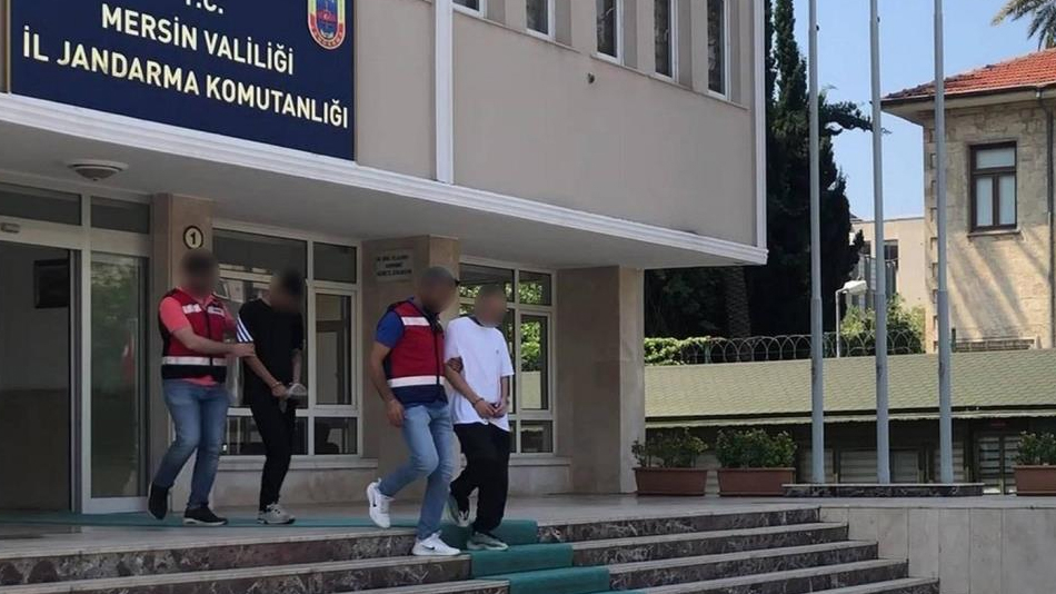  Mersin'de cinayetten 26, istismardan 20 yıl hapis cezası alan 2 hükümlü yakalandı