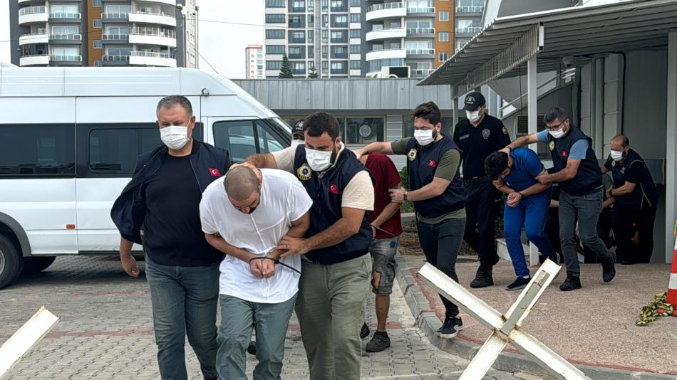 Mersin'de DEAŞ operasyonu: 9 şüpheli adliyeye sevk edildi