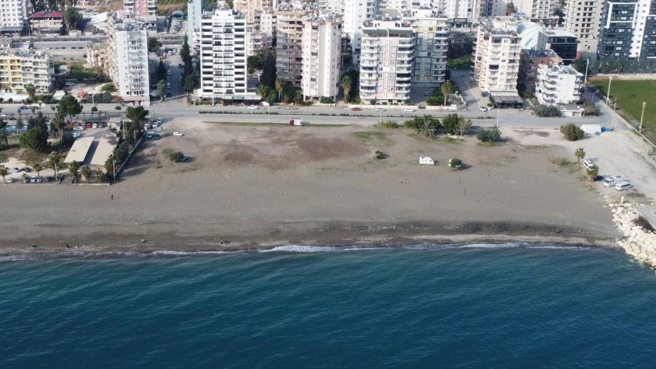 Mersin'de deniz ve kumsal satışa çıkarıldı