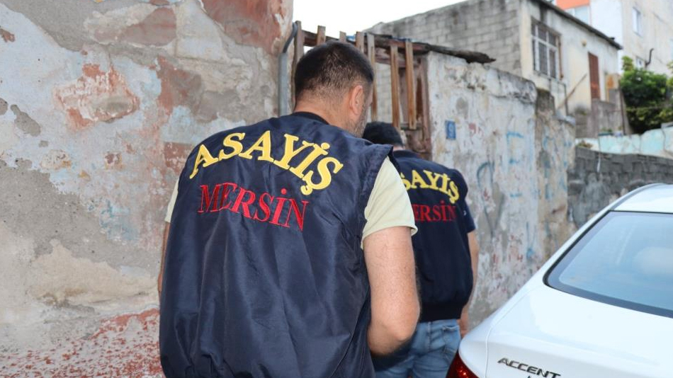 Mersin'de hapis cezasıyla aranan şahıslara eş zamanlı operasyon: 78 gözaltı