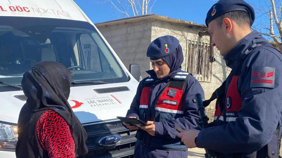  Mersin'de huzur uygulamasında 9 düzensiz göçmen ve 3 organizatör yakalandı