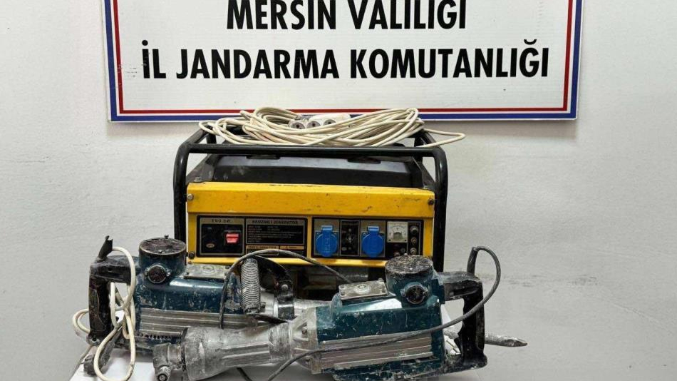 Mersin'de kaçak kazı yapan 4 şüpheli yakalandı