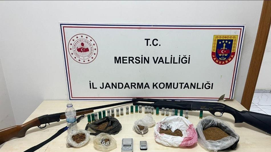  Mersin'de kaçak makaron ve uyuşturucu operasyonu: 4 gözaltı