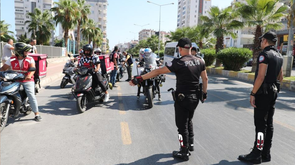 Mersin'de motosiklet sürücülerine şok uygulama