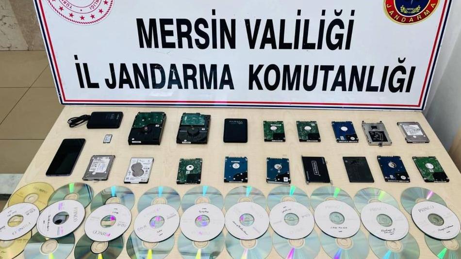 Mersin'de müstehcenlik operasyonu: Şüpheli 19 hard diskle yakalanıp tutuklandı