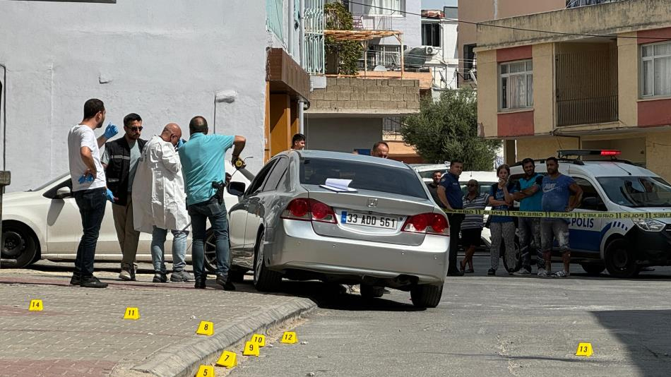 Mersin'de otomobile silahlı saldırı: Ağabey öldü, kardeşi ağır yaralı