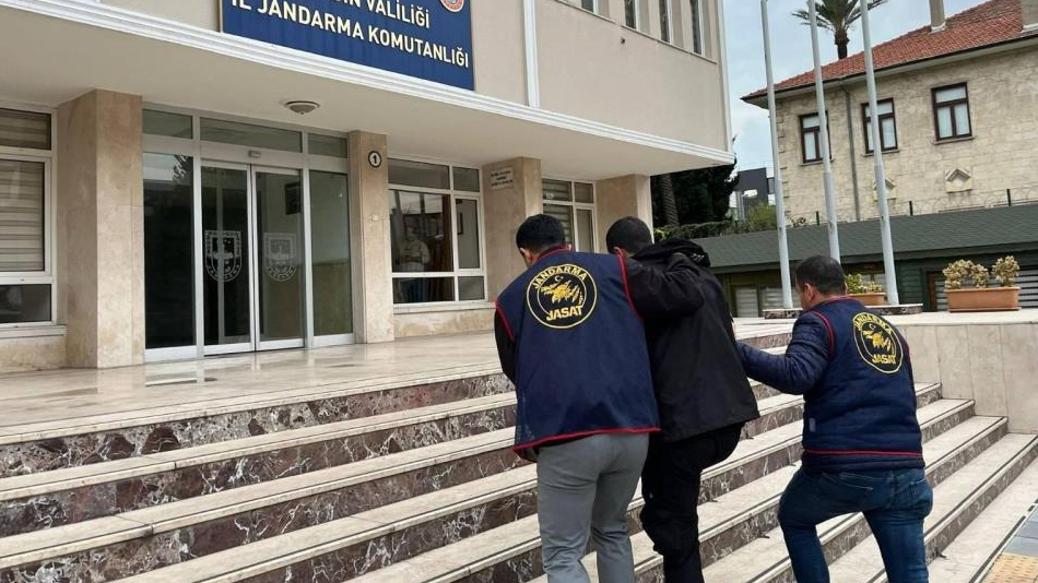 Mersin'de suç işledi Suriye'ye kaçtı, 10 yıl sonra Türkiye'ye dönünce yakalandı