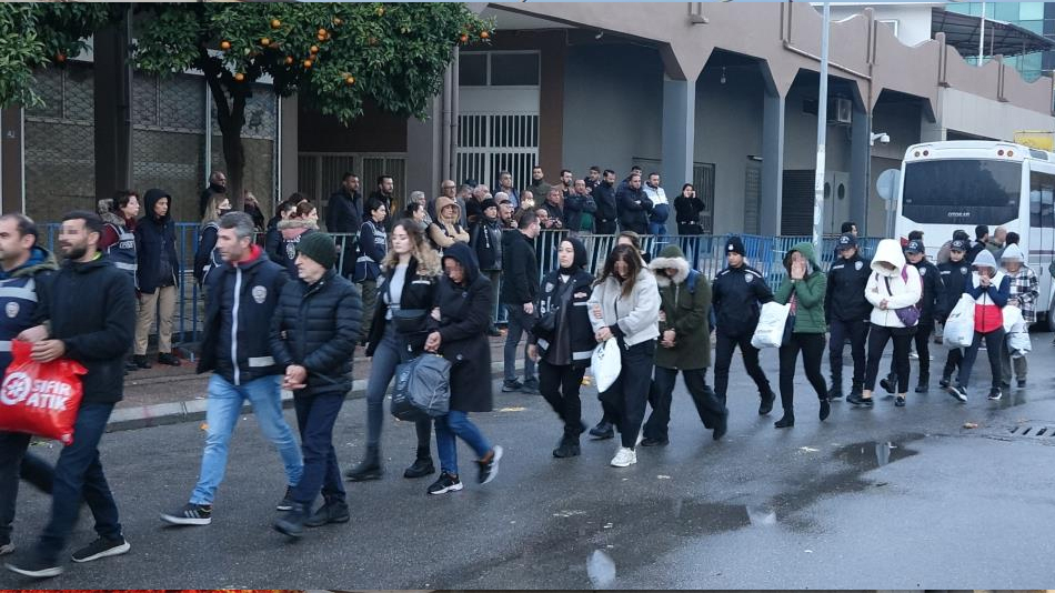 Mersin'deki rüşvet operasyonu: Aralarında müdürün de olduğu 91 şüpheli tutuklandı