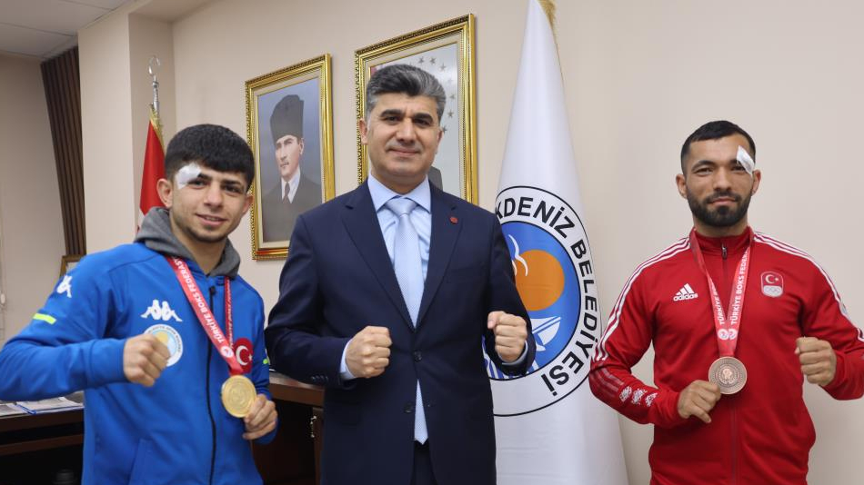 Mersinli boksörler Konya'dan madalya ile döndü