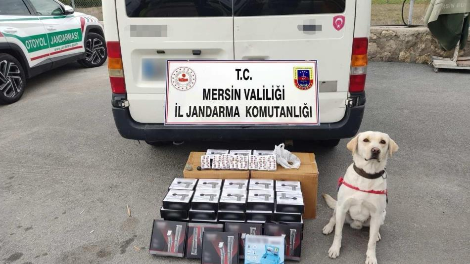 Narkotik köpeği uyuşturucu hapları buldu: 3 gözaltı