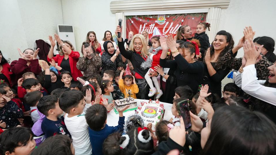 Tarsus'ta çocuklar yeni yıla 'merhaba' dedi